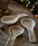 Poggiamestolo beige con cuore 9x25x3H