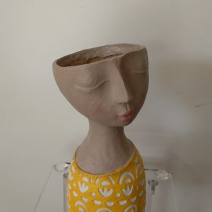 Busto fanciulla sognante resina giallo 14,80X15,60XH28